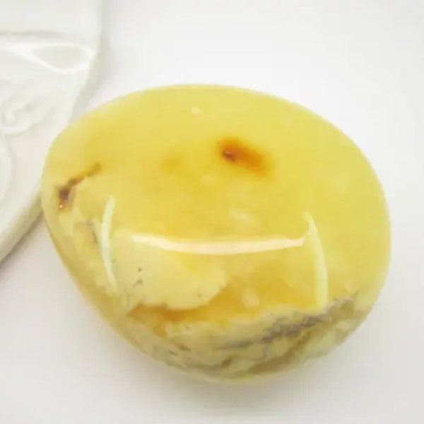 Mleczny Bursztyn łza 49x41x22mm (Duży)