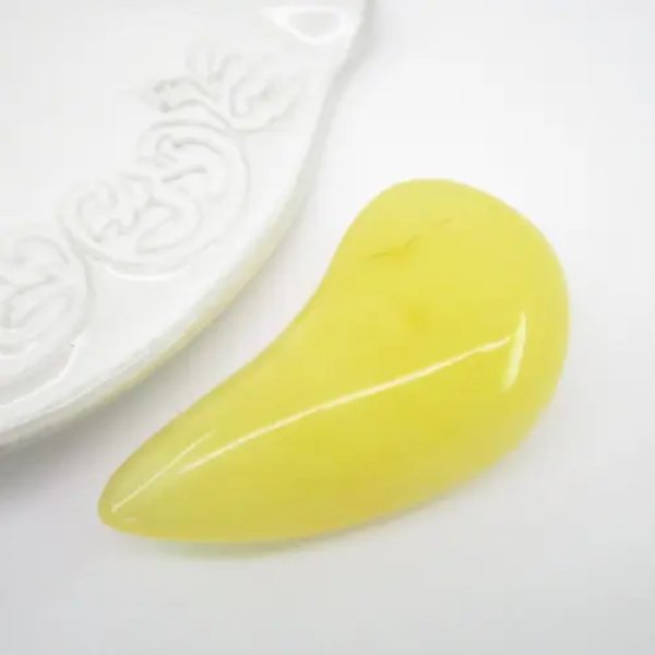 Mleczny Bursztyn 52x26x16mm 