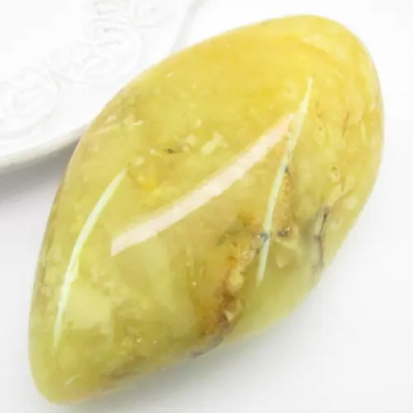 Mleczny Bursztyn 77x46x28mm (Duży)