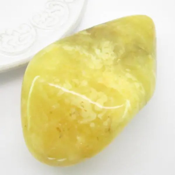 Mleczny Bursztyn 77x46x28mm (Duży)