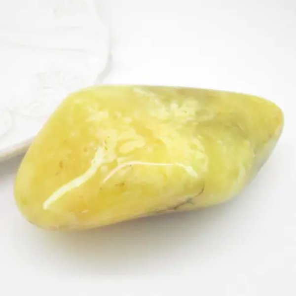 Mleczny Bursztyn 77x46x28mm (Duży)