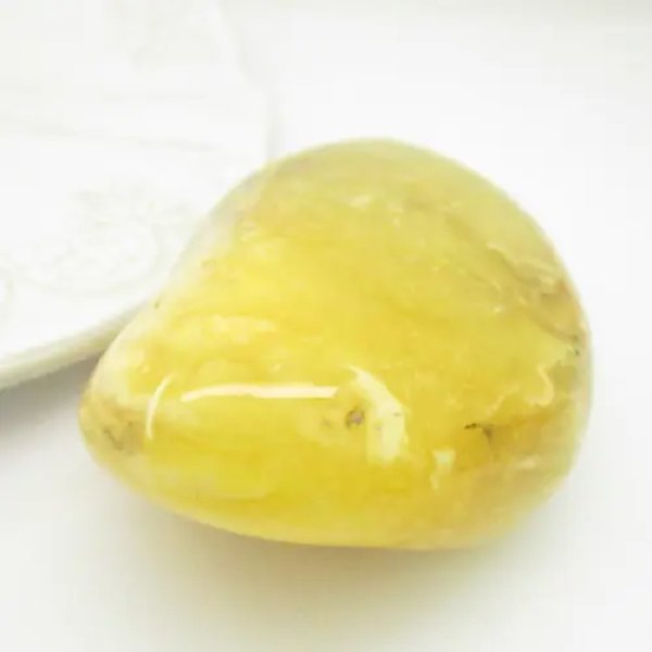 Mleczny Bursztyn 77x46x28mm (Duży)