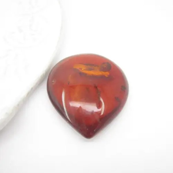 Koniakowy Bursztyn łza 33x27x10mm