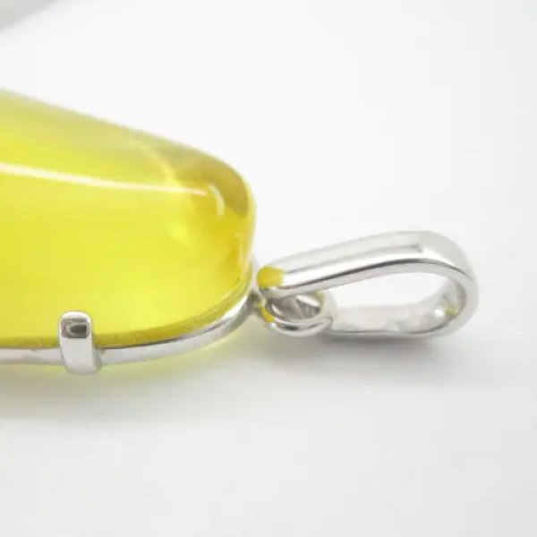 Bursztyn w srebrze - zawieszka zaokrąglony trójkąt