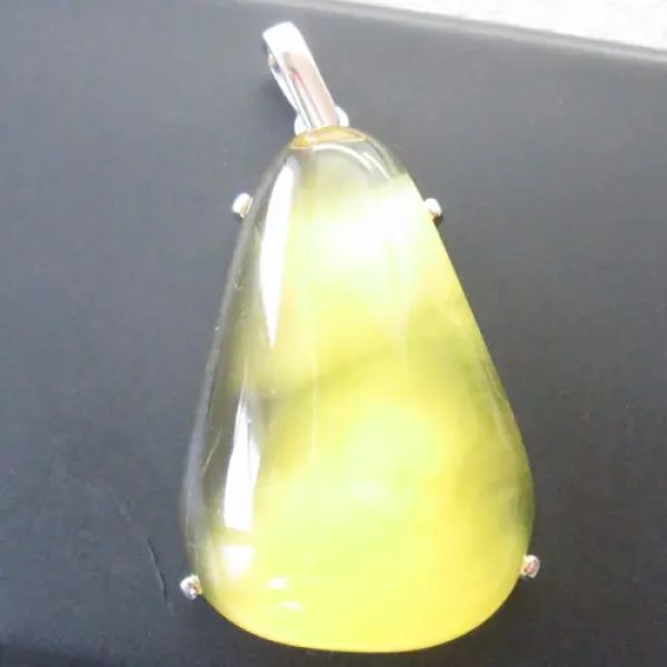 Bursztyn w srebrze - zawieszka zaokrąglony trójkąt