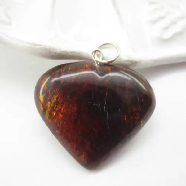 Koniakowy Bursztyn i srebro - zawieszka serce