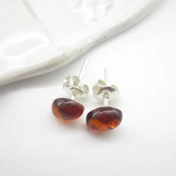 Koniakowy Bursztyn w srebrze sztyft - kolczyki owalne