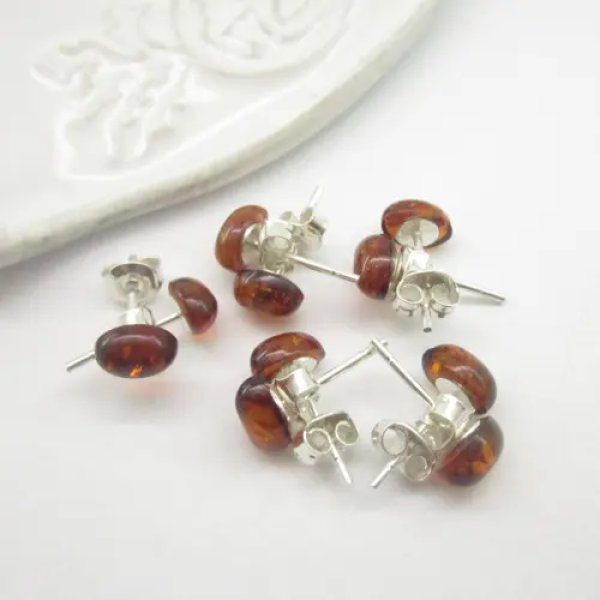 Koniakowy Bursztyn w srebrze sztyft - kolczyki owalne