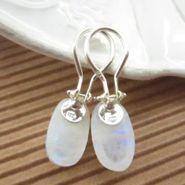 Kamień Księżycowy i srebro - klipsy