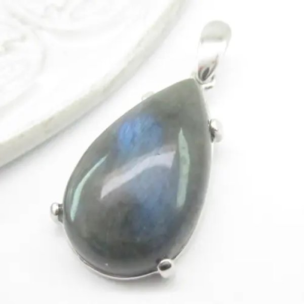 Labradoryt i srebro rodowane - wisiorek łza