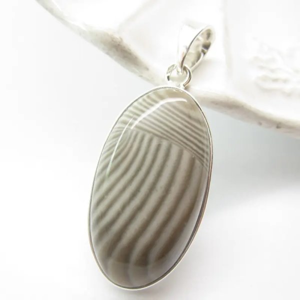 Krzemień pasiasty i srebro - wisiorek owal