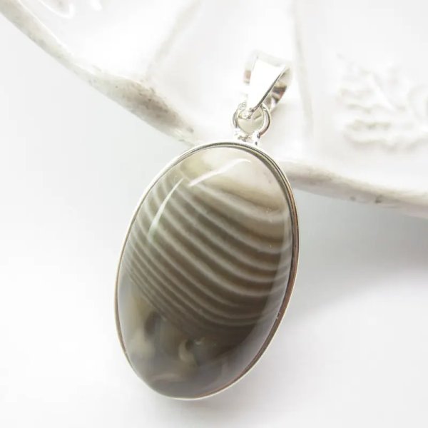 Krzemień pasiasty i srebro - zawieszka owal