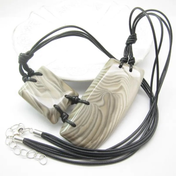 Krzemień Pasiasty, sznurek woskowany i srebro - naszyjnik