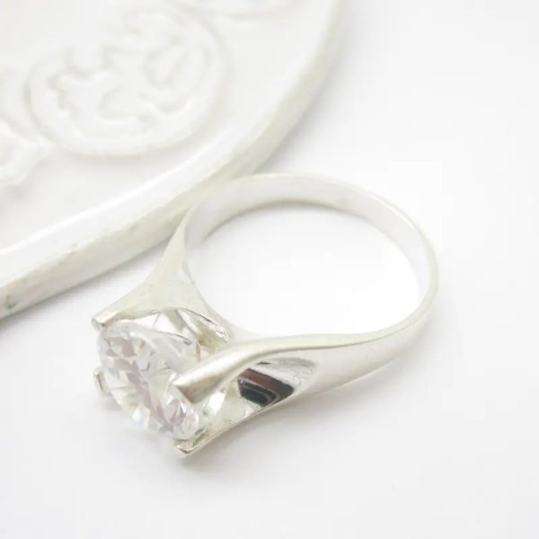 Cyrkonia w srebrze - pierścionek (Rozmiar Jubilerski od 19 do 23)