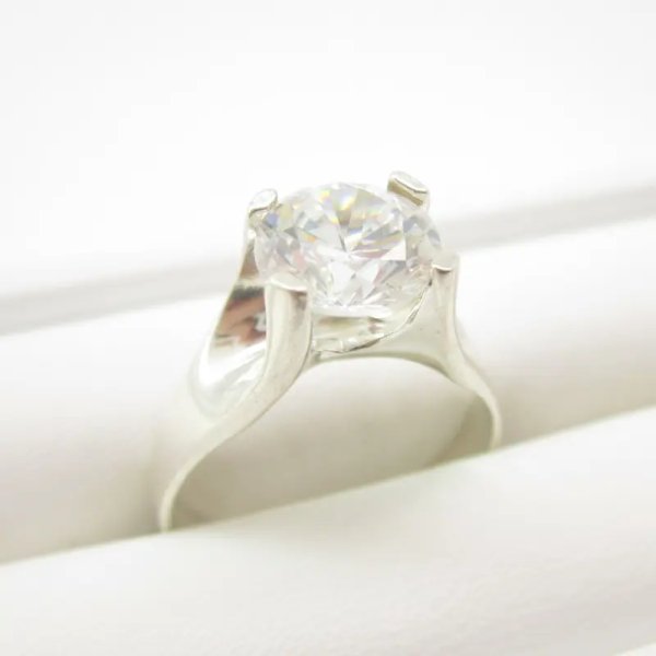 Cyrkonia w srebrze - pierścionek (Rozmiar Jubilerski od 22 do 24)