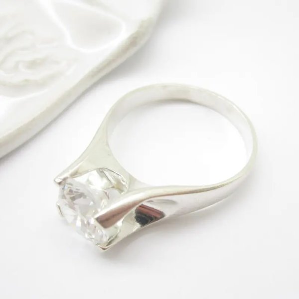 Cyrkonia w srebrze - pierścionek (Rozmiar Jubilerski od 22 do 24)