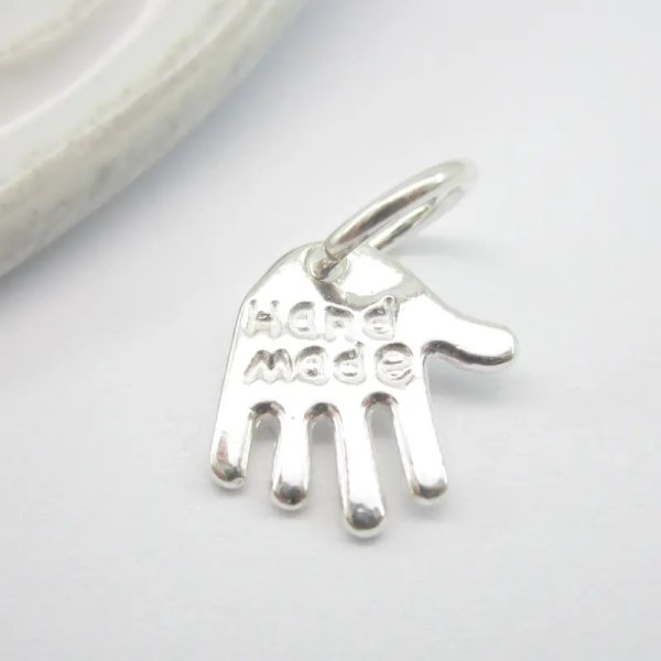 Srebro - zawieszka ręka z napisem Hand made 12x12mm