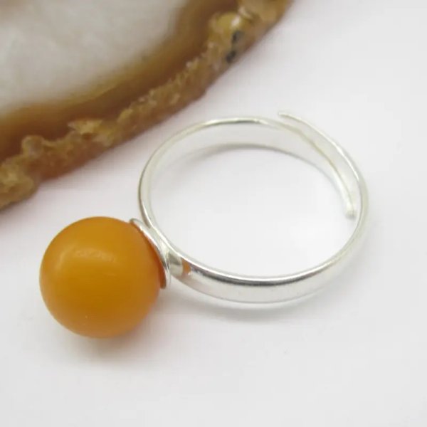 Antyczny Matowy Bursztyn i srebro - pierścionek kulka (sztuka)