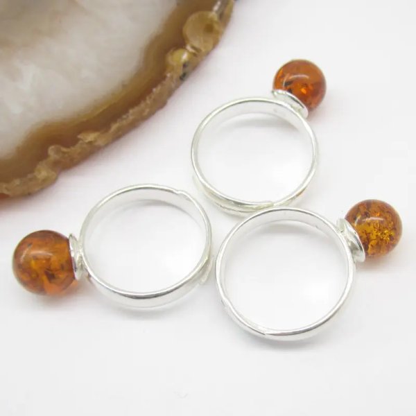 Koniakowy Bursztyn i srebro - pierścionek kulka (sztuka)