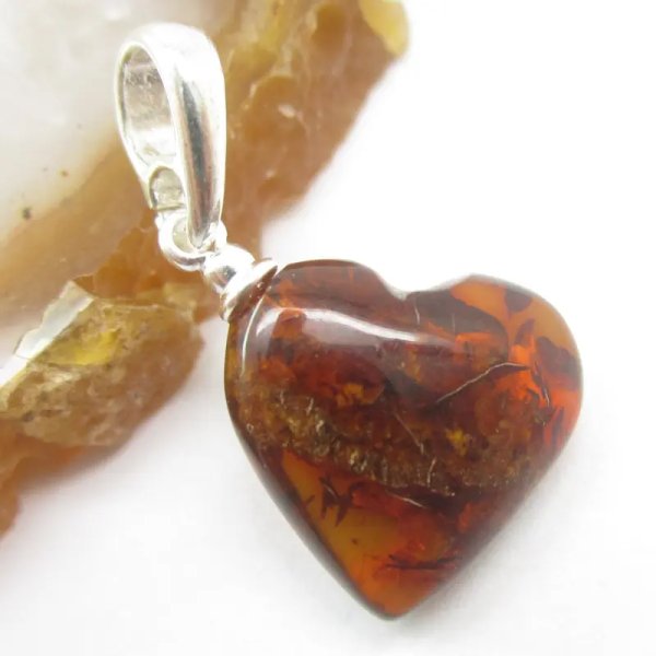 Koniakowy Bursztyn i srebro - wisiorek serce (zawieszka do wisiorka umieszczona z boku)