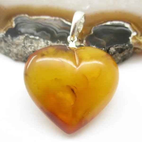 Koniakowy Bursztyn i srebro - zawieszka serce