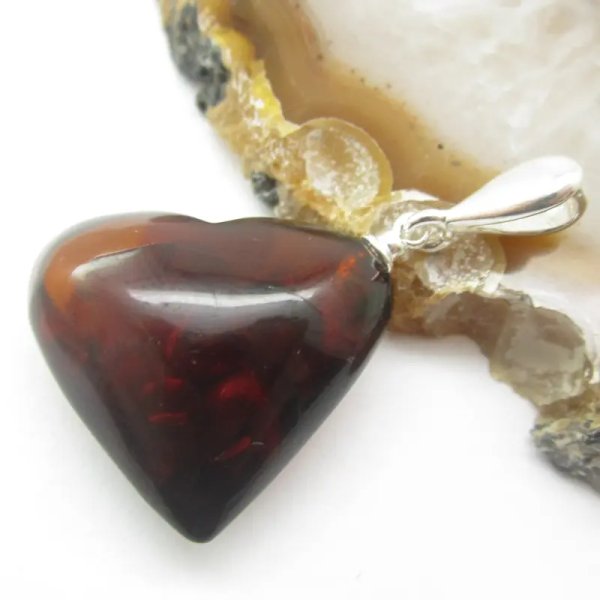 Koniakowy Bursztyn i srebro - wisiorek serce (zawieszka do wisiorka umieszczona z boku)