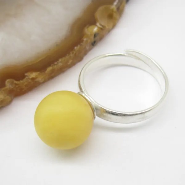 Matowy Mleczny Bursztyn i srebro - pierścionek kulka (sztuka)