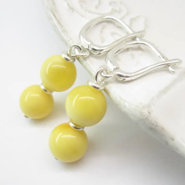 Mleczny Bursztyn i srebro - kolczyki kulki (para)