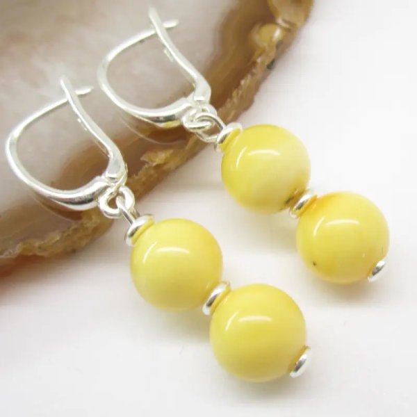 Mleczny Bursztyn i srebro - kolczyki kulki (para)