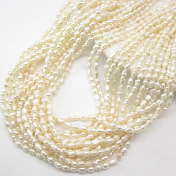 Perły Naturalne Hodowane białe 4-5mm nr 203 (sznur)