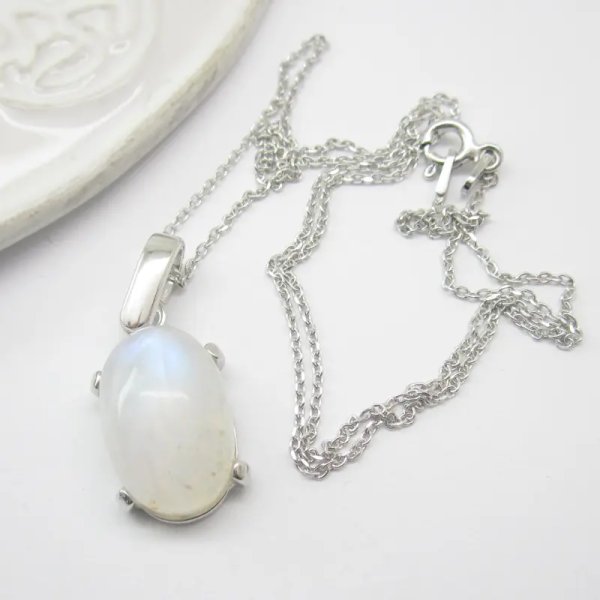 Kamień Księżycowy i srebro rodowane - naszyjnik 