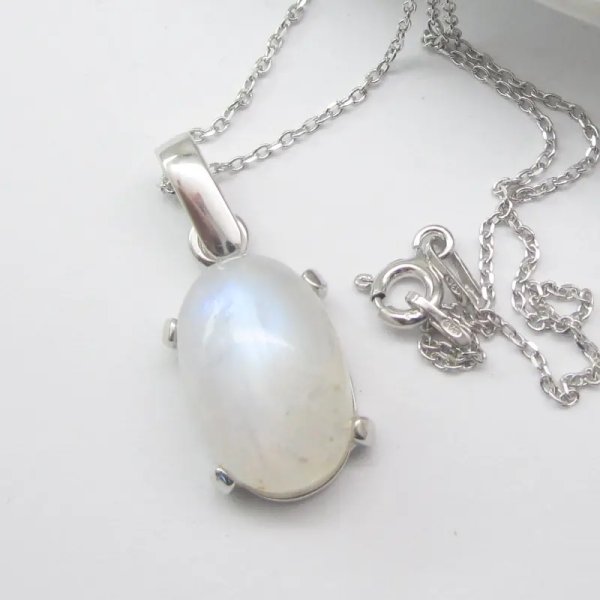 Kamień Księżycowy i srebro rodowane - naszyjnik 