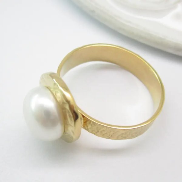 Perła biała i srebro złocone - pierścionek oczko okrągłe (Rozmiar Jubilerski 14 i 16) +/- 2 rozmiary dodatkowej regulacji