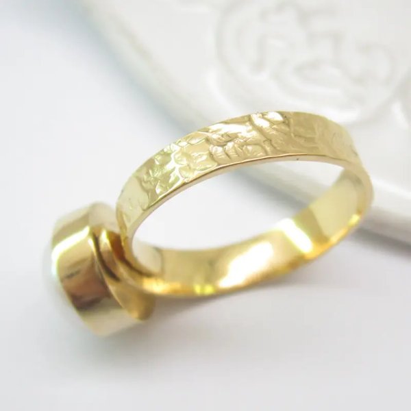 Perła biała i srebro złocone - pierścionek oczko okrągłe (Rozmiar Jubilerski od 13 do 18) +/- 2 rozmiary dodatkowej regulacji