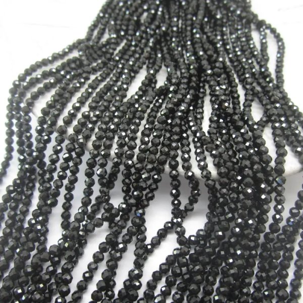 Turmalin czarny fasetowany kulka 2,3-2,5 mm (sznur) 