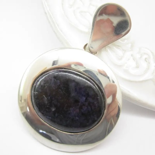 Czaroit i srebro - zawieszka owal