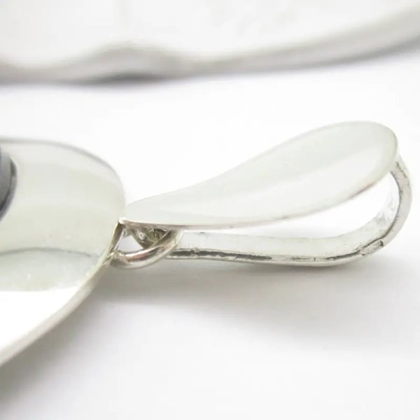 Czaroit i srebro - zawieszka owal