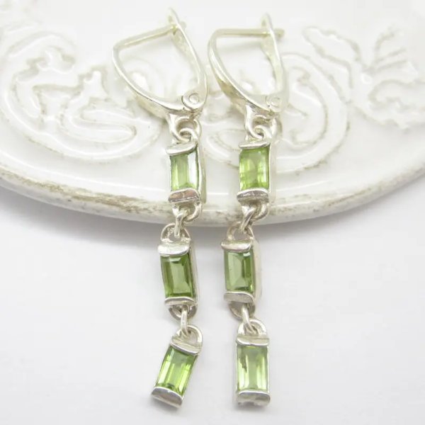 Perydot (Peridot) w srebrze - kolczyki