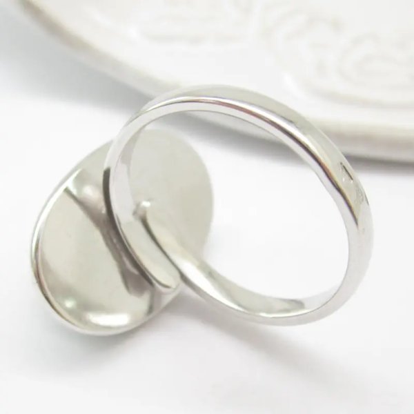 Opal Ognisty i srebro rodowane - pierścionek owal (Rozmiar Jubilerski 16) z regulacją