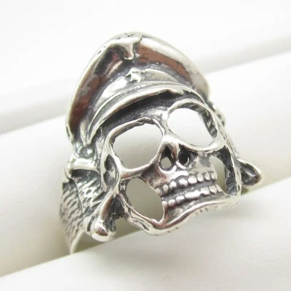 Srebro oksydowane - pierścionek trupia czaszka (Rozmiar Jubilerski 24)