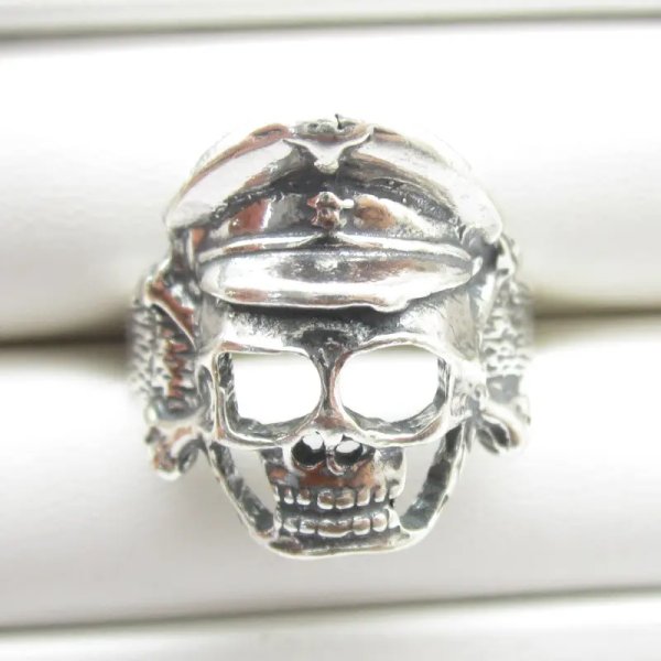Srebro oksydowane - pierścionek trupia czaszka (Rozmiar Jubilerski 24)