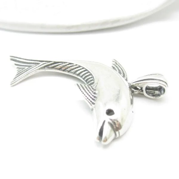 Srebro oksydowane - wisiorek delfin