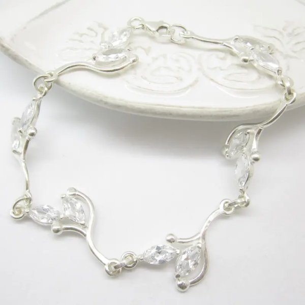 Cyrkonie w srebrze - bransoletka