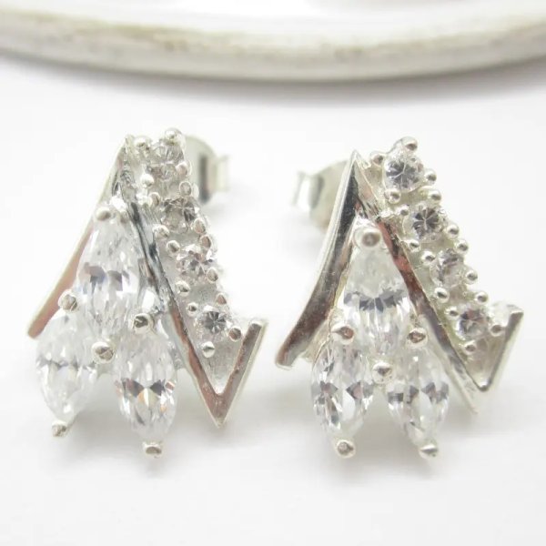 Cyrkonie w srebrze - komplet: kolczyki sztyfty i zawieszka