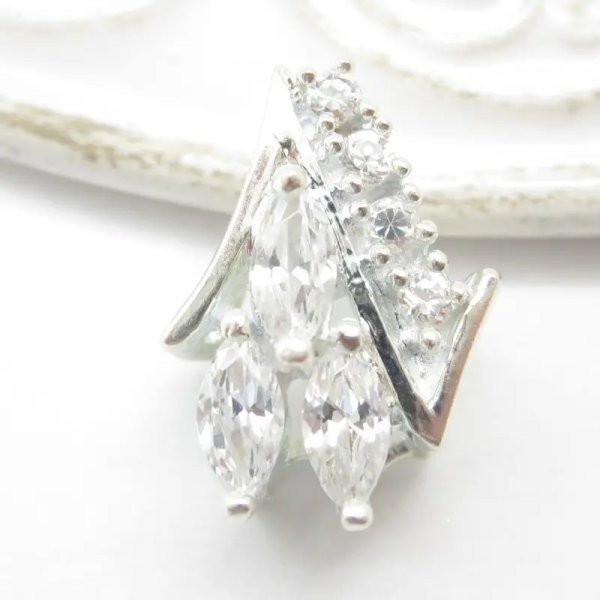 Cyrkonie w srebrze - komplet: kolczyki sztyfty i zawieszka