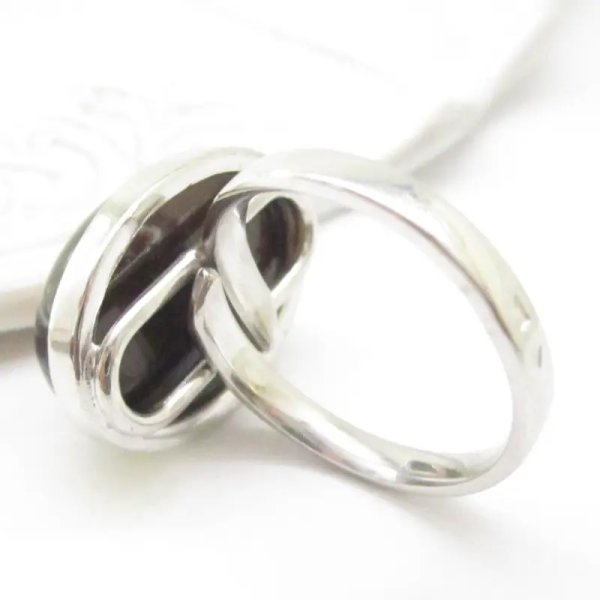 Tygrysie Oko w srebrze rodowanym - pierścionek owal (Rozmiar Jubilerski 18) z regulacją