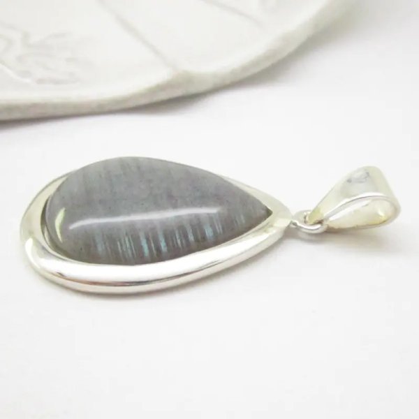 Labradoryt i srebro - wisiorek łza
