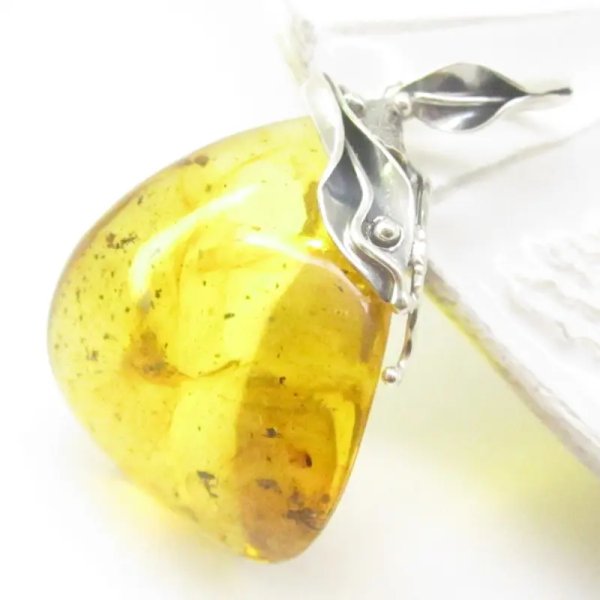 Bursztyn z inkluzjami (mrówka,mucha) , srebro oksydowane 