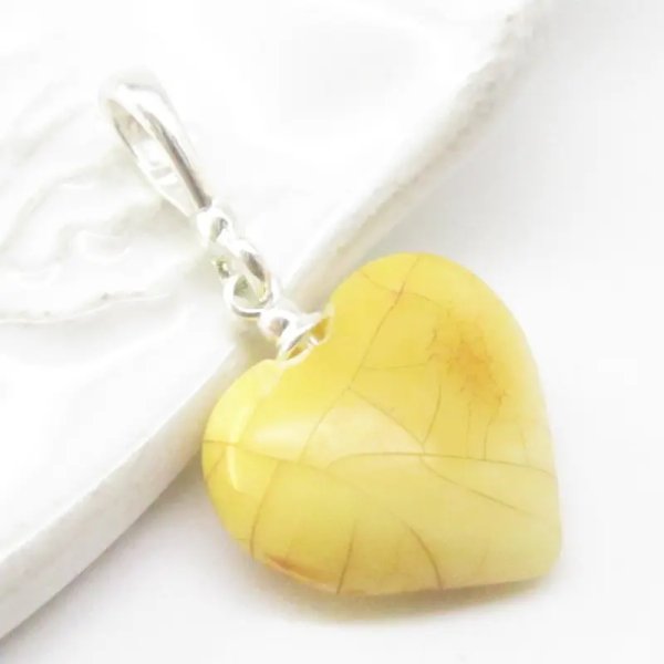 Bursztyn mleczny i srebro - zawieszka serce