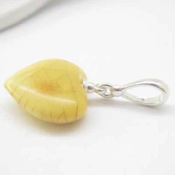 Bursztyn mleczny i srebro - zawieszka serce